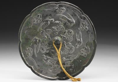 图片[2]-Lobed bronze mirror decorated with flying swallows and flowers, middle Tang dynasty, 8th-9th century-China Archive